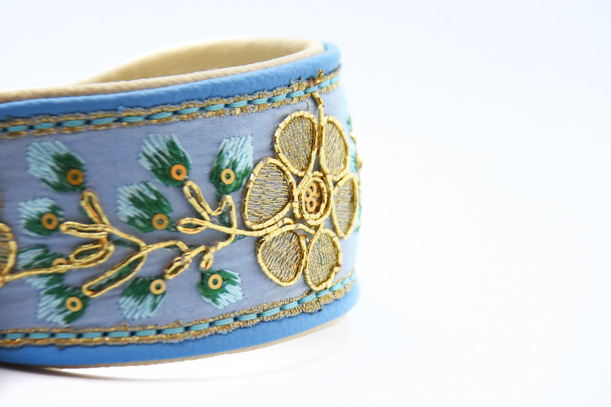 SARI Halsband・Windhund・Edles Lederhalsband mit indischer Borte lightblue