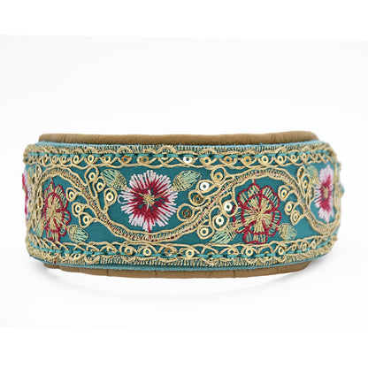 SARI FLORA Windhundhalsband mit breiter gepolsterter Form und edlen Details