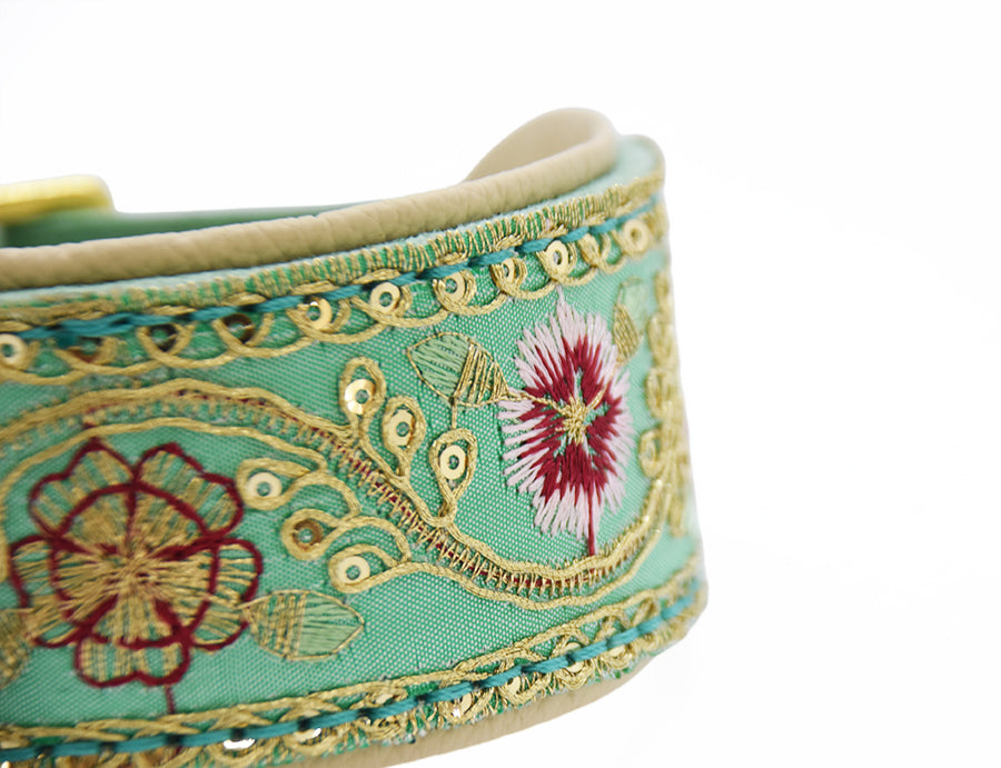 Breites Windhundhalsband SARI FLORA mit weicher Nappaleder Unterfütterung
