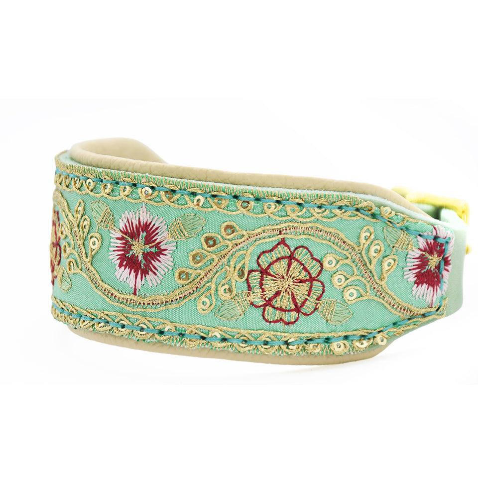 Elegantes Windhundhalsband SARI FLORA mit kunstvoller Sari Borte aus Österreich